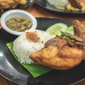 Ayam Negri Sambal Ijo - Bebek Gembira